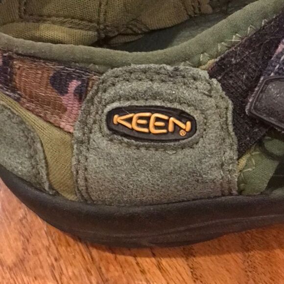BOYS SIZE 5 CAMO KEENS! - Picture 4 of 9
